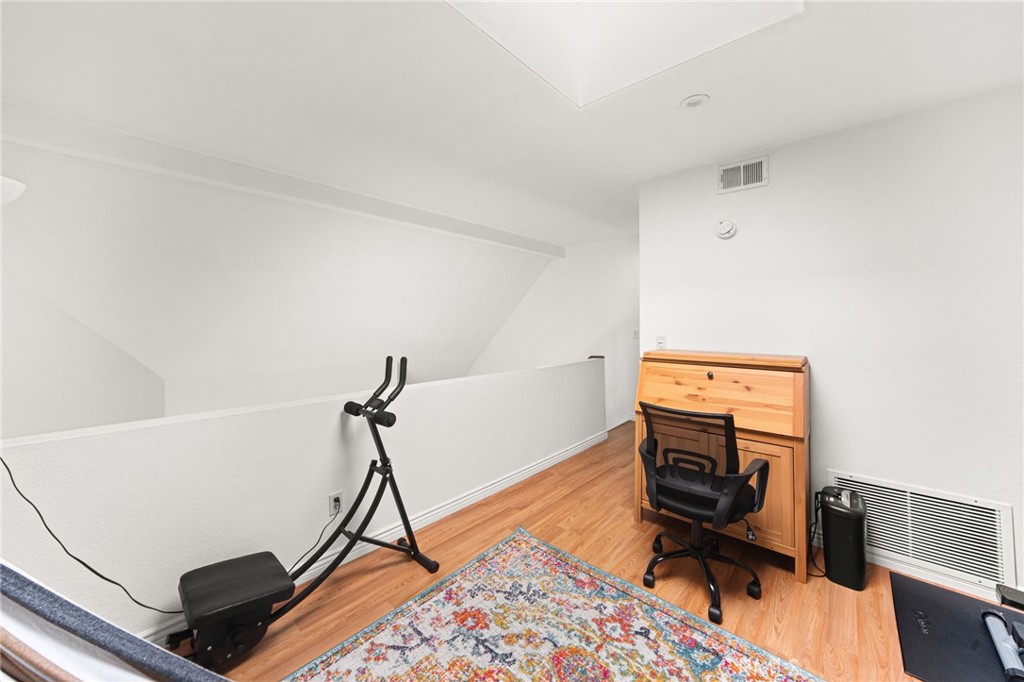 1121 E Wilson