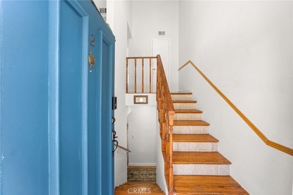 1121 E Wilson