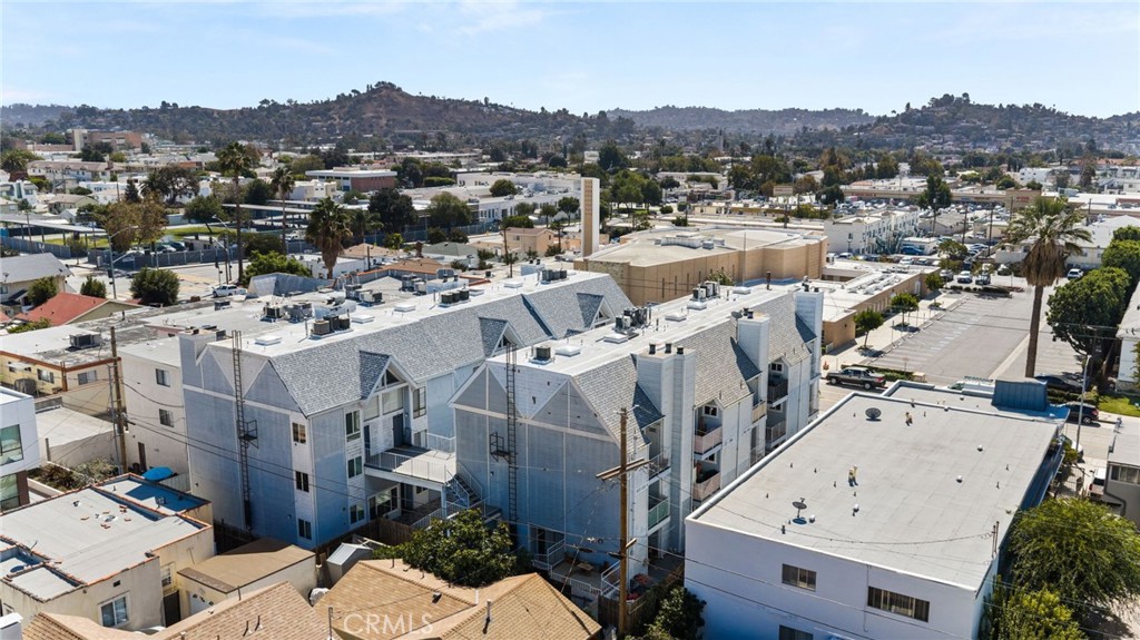 1121 E Wilson