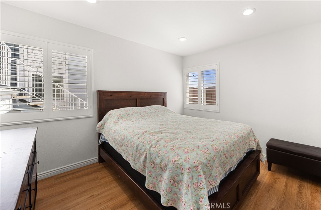 1121 E Wilson