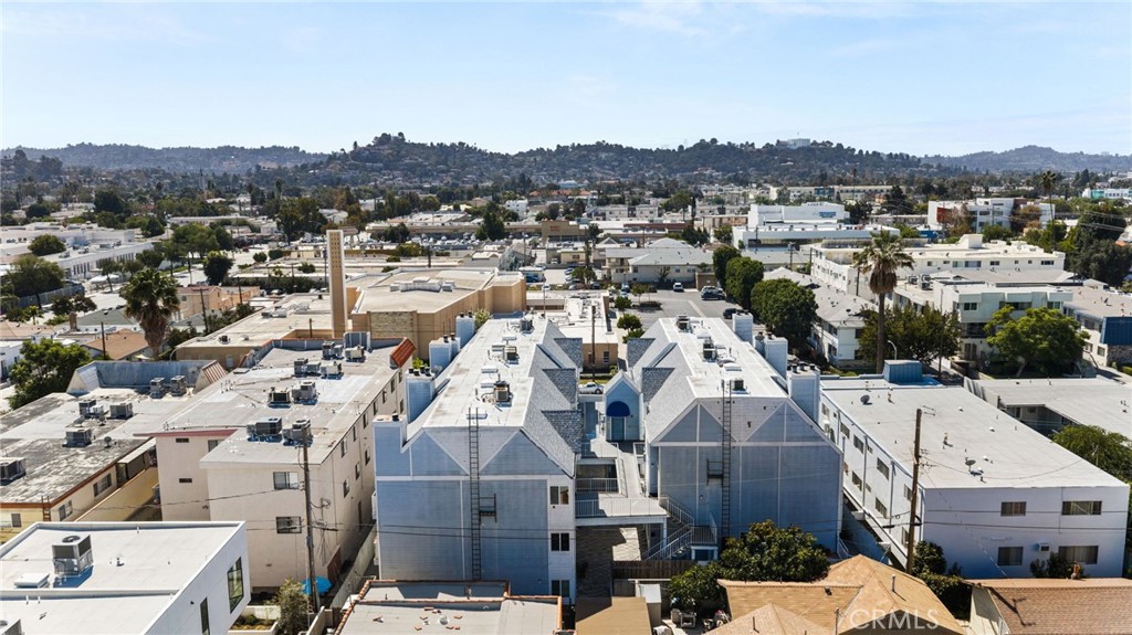 1121 E Wilson