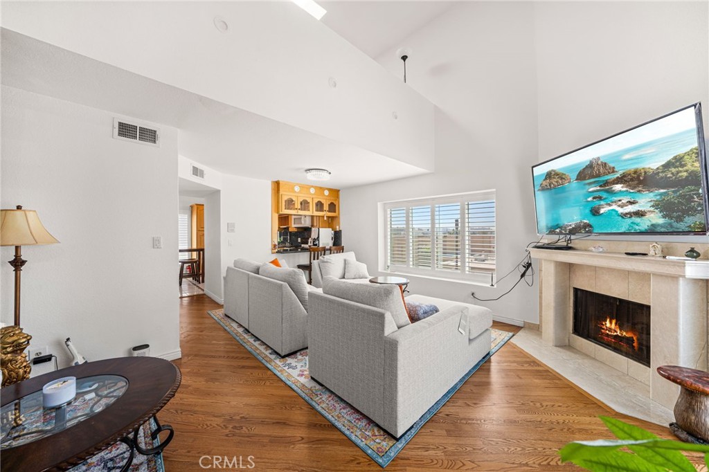 1121 E Wilson