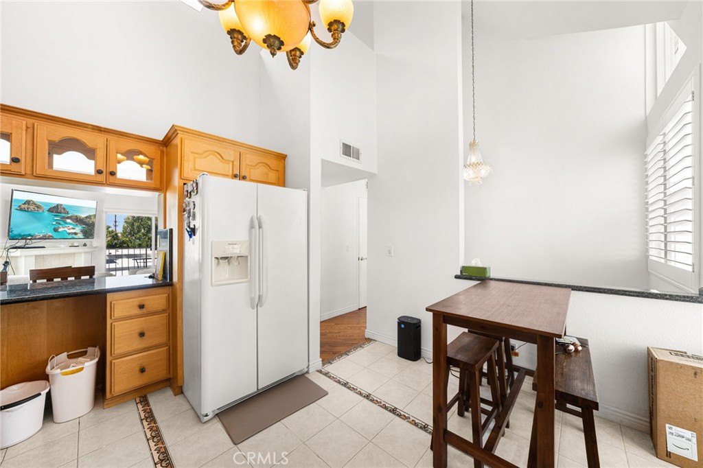 1121 E Wilson
