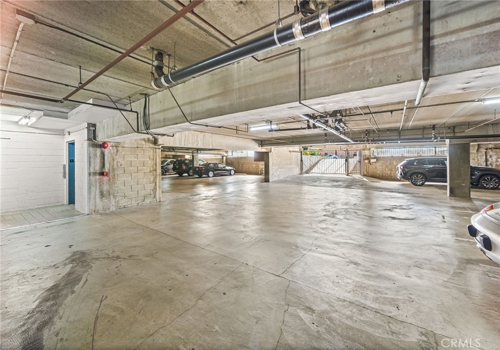 1121 E Wilson
