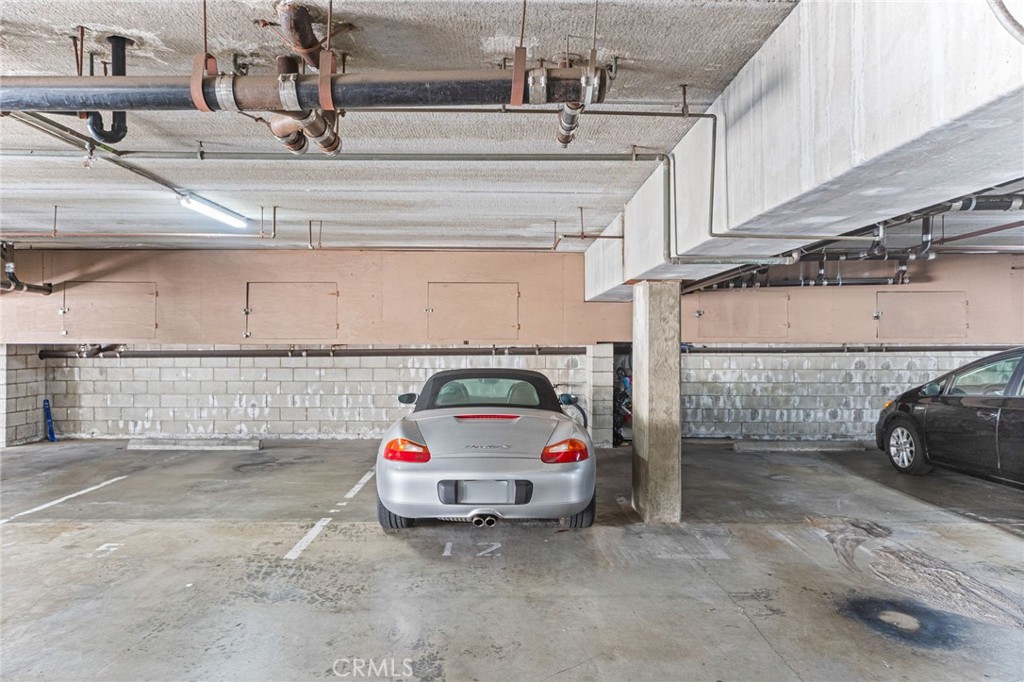 1121 E Wilson
