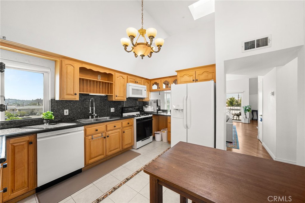 1121 E Wilson