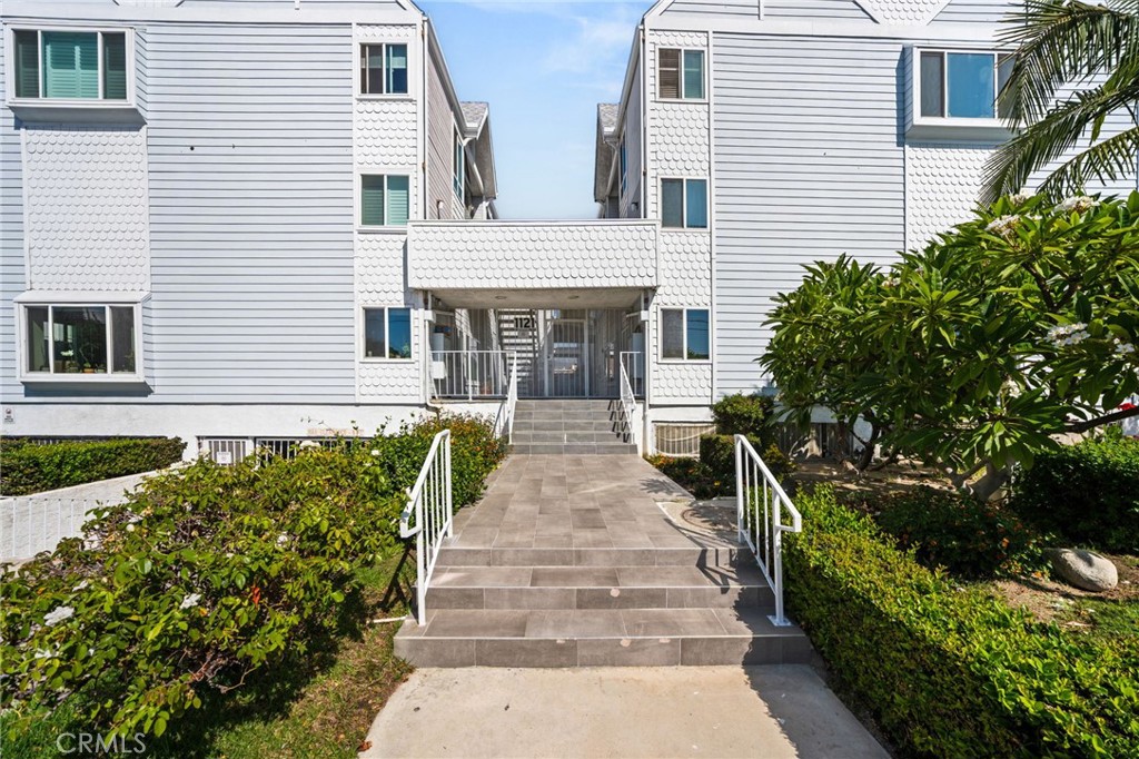 1121 E Wilson