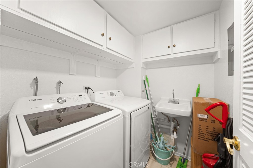 1121 E Wilson