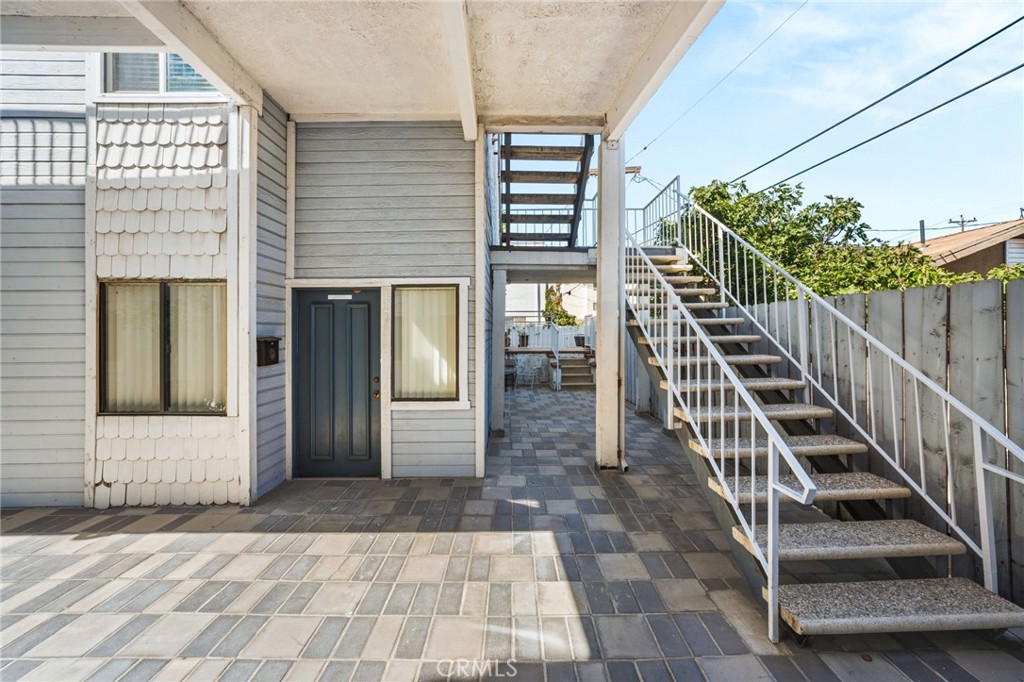 1121 E Wilson