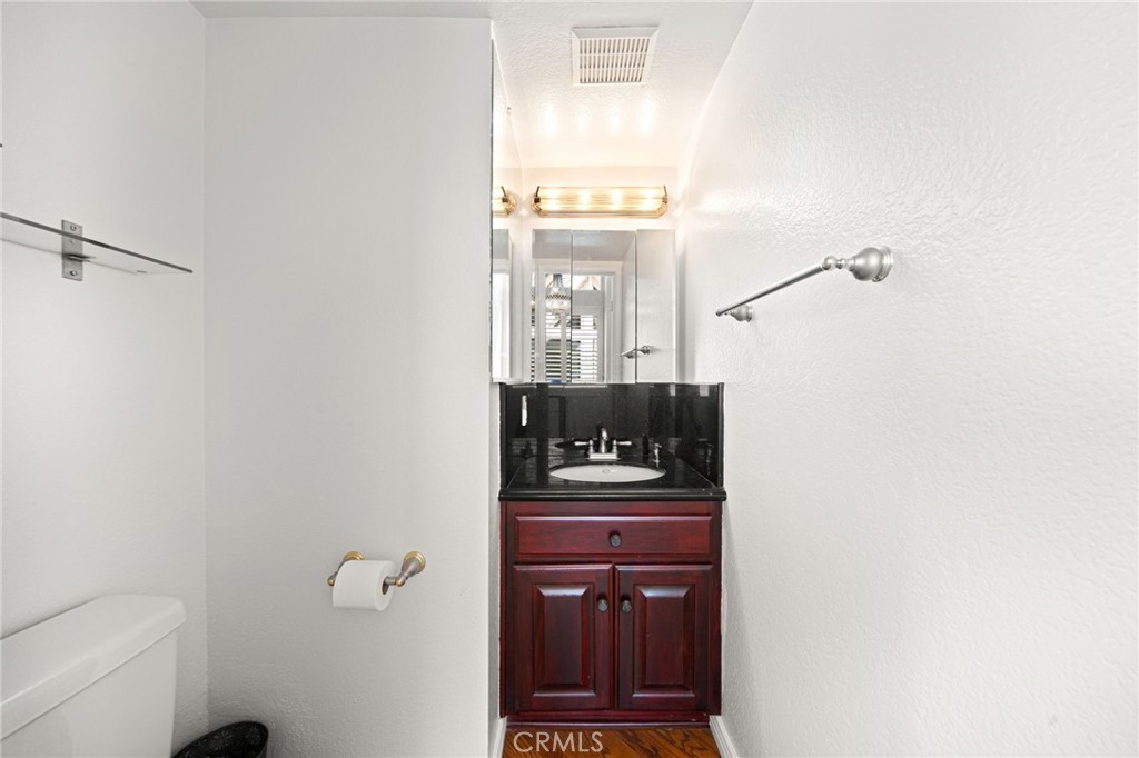 1121 E Wilson