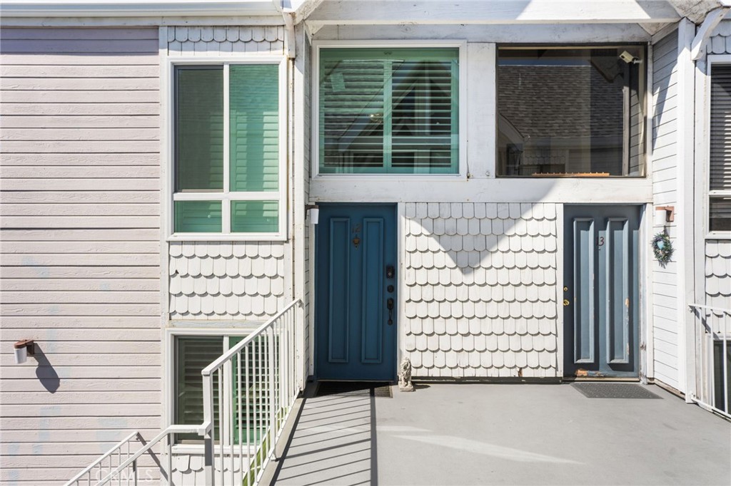 1121 E Wilson