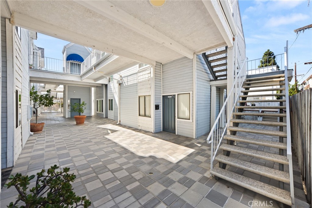 1121 E Wilson