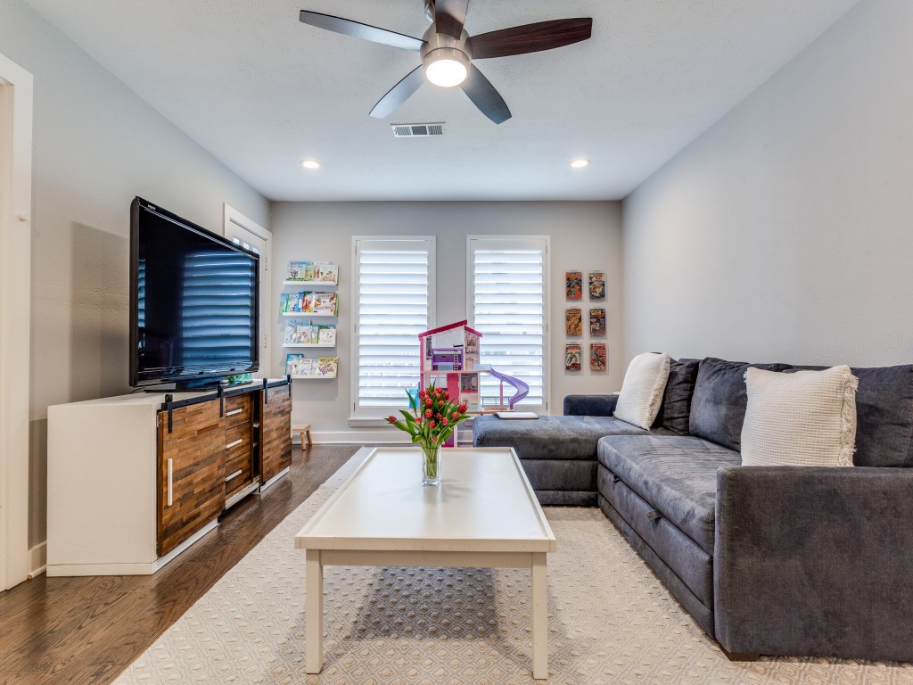 7231 Roundrock Road