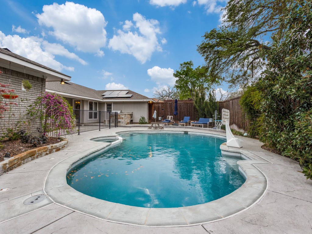 7231 Roundrock Road