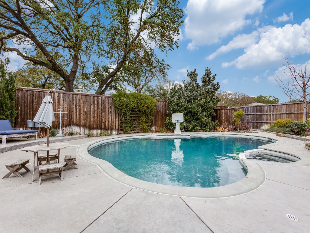 7231 Roundrock Road