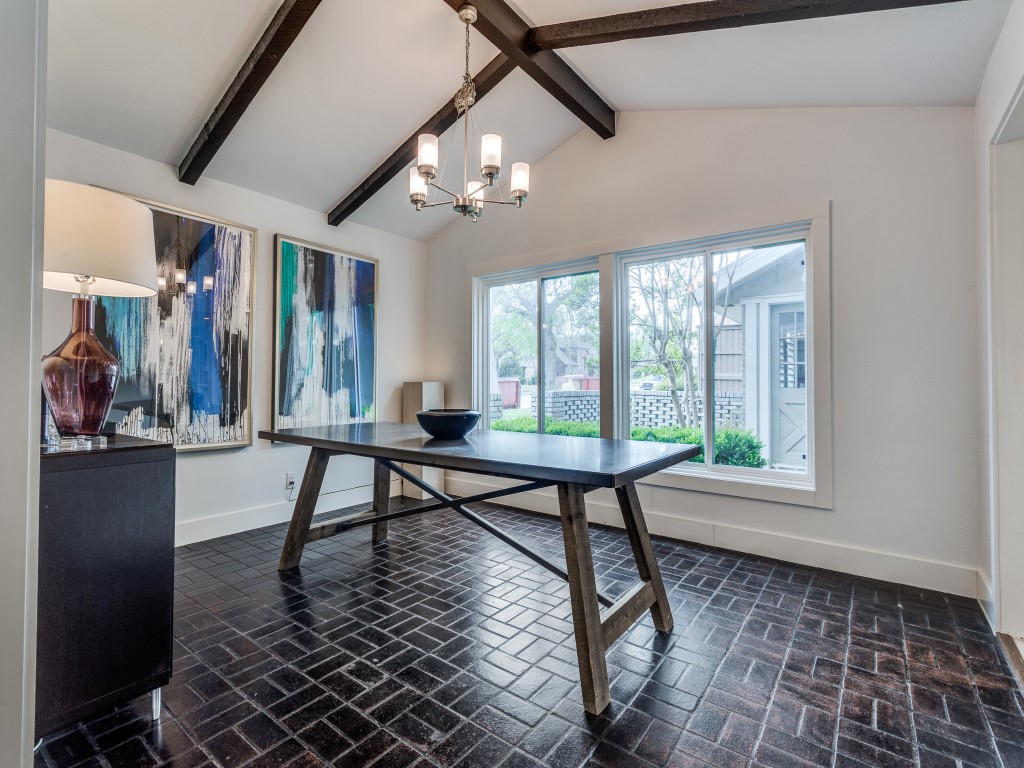 7231 Roundrock Road