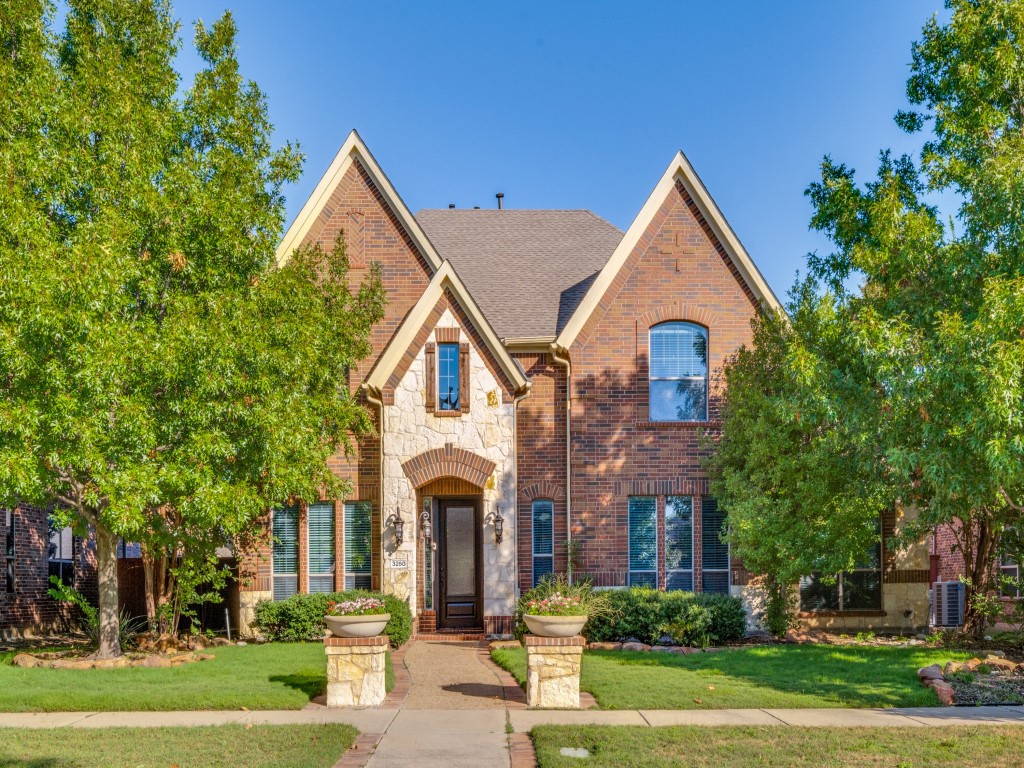 3250 Woodbine Trail