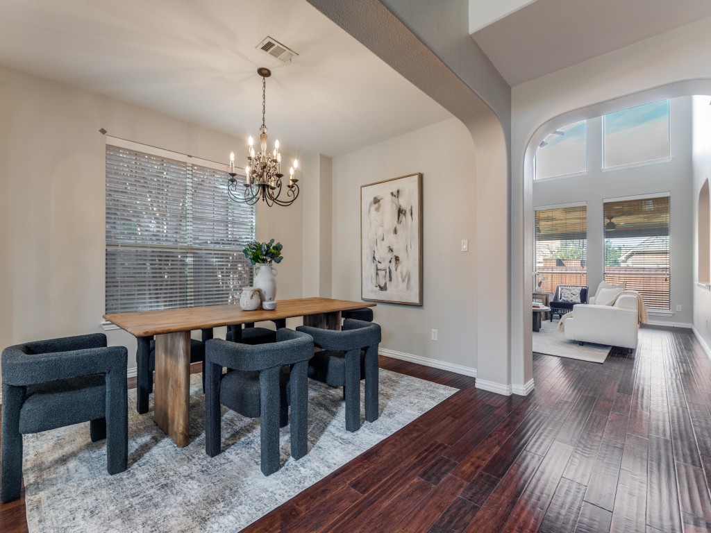 3250 Woodbine Trail