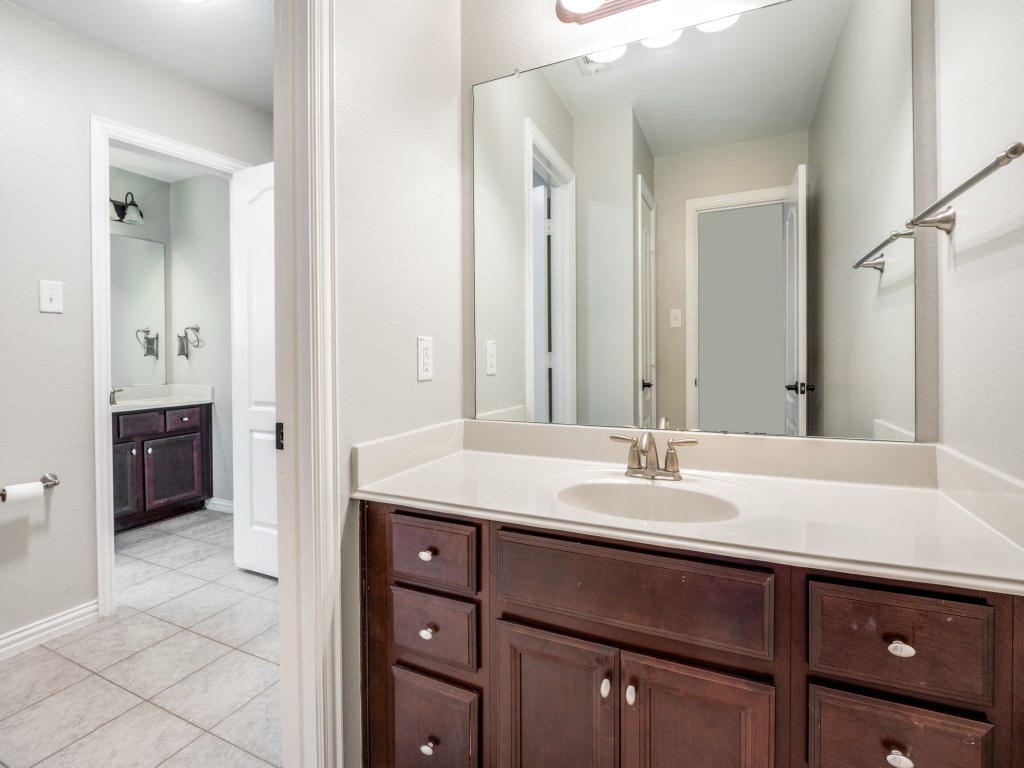 3250 Woodbine Trail