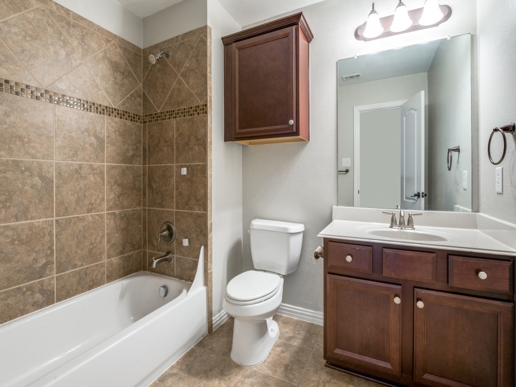 3250 Woodbine Trail