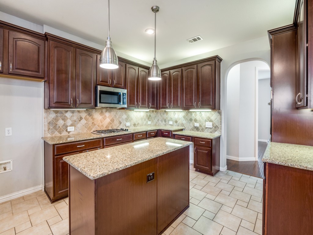 3250 Woodbine Trail