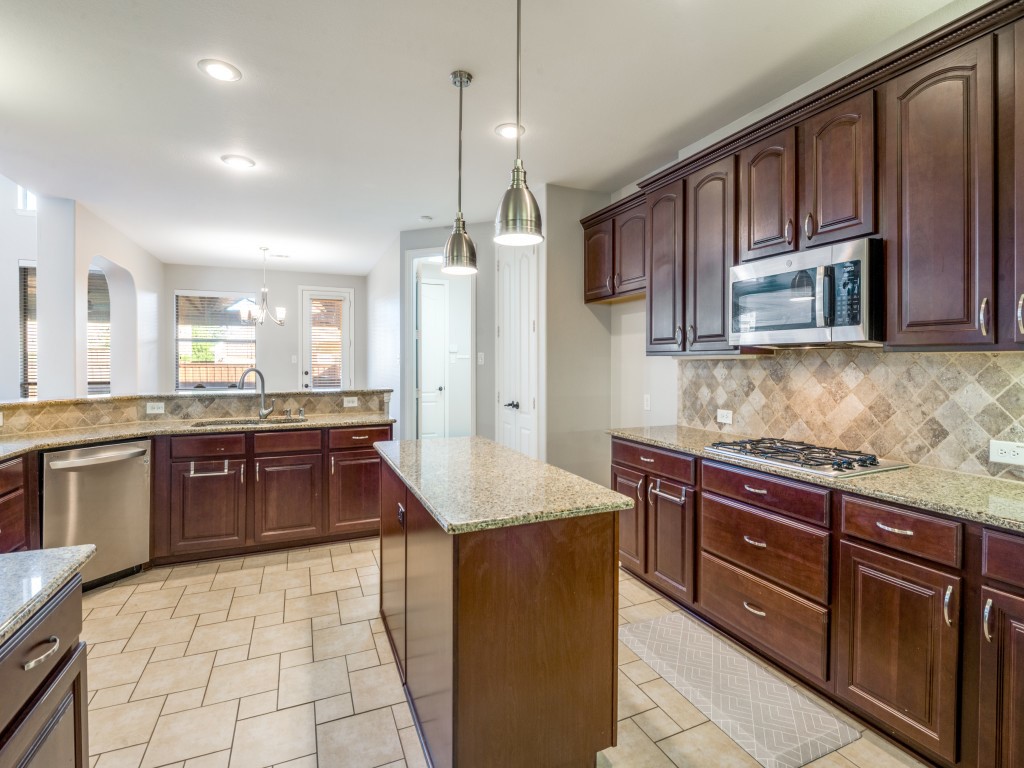 3250 Woodbine Trail