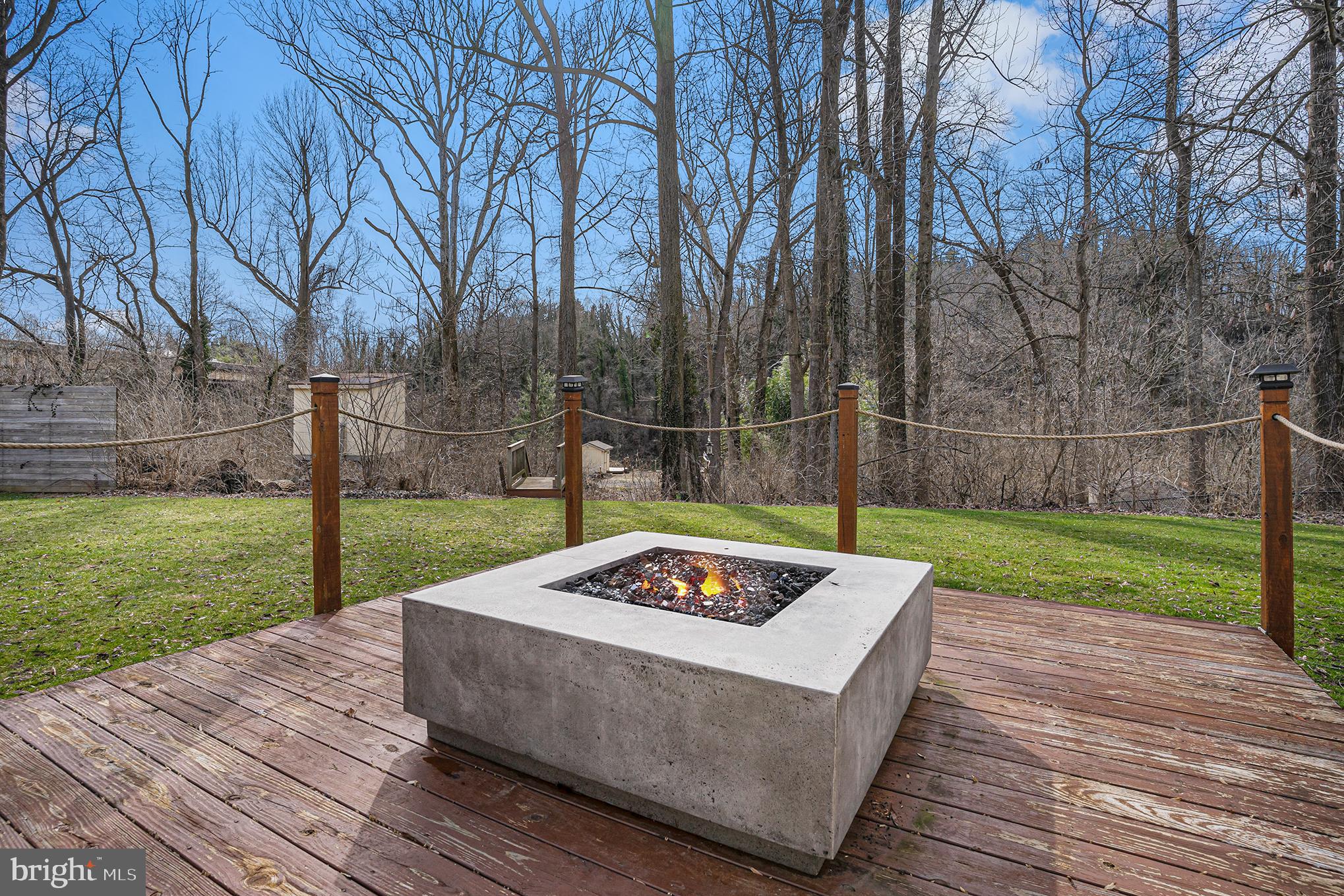 1216 RIVERVIEW DRIVE