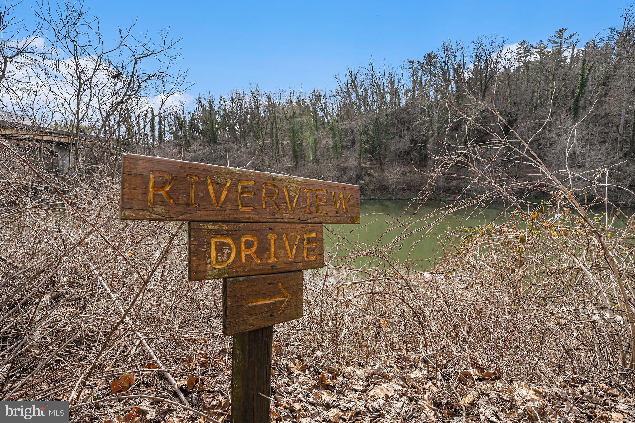 1216 RIVERVIEW DRIVE