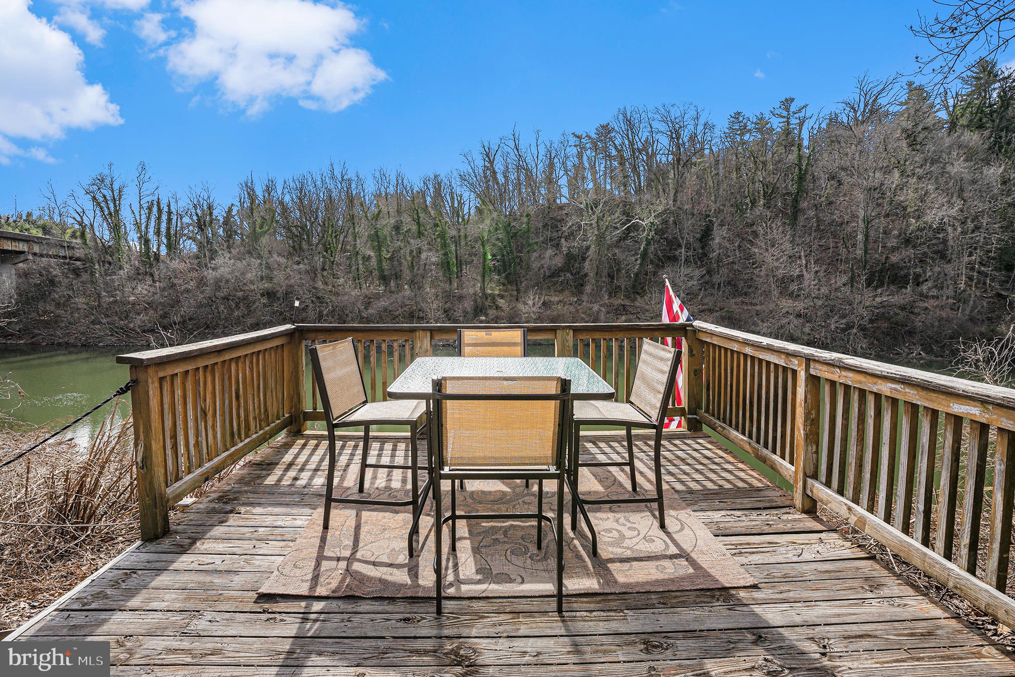 1216 RIVERVIEW DRIVE