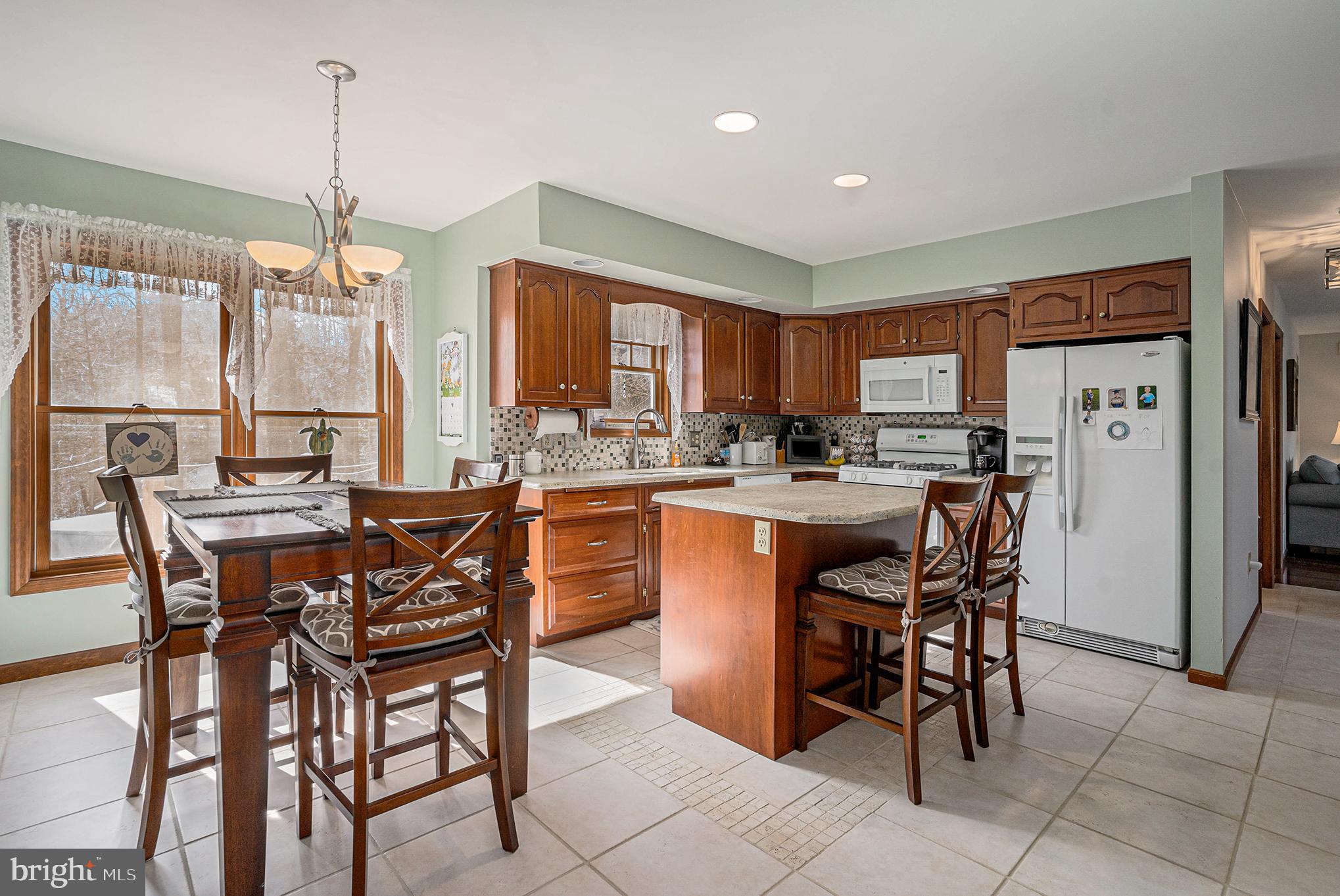 1216 RIVERVIEW DRIVE