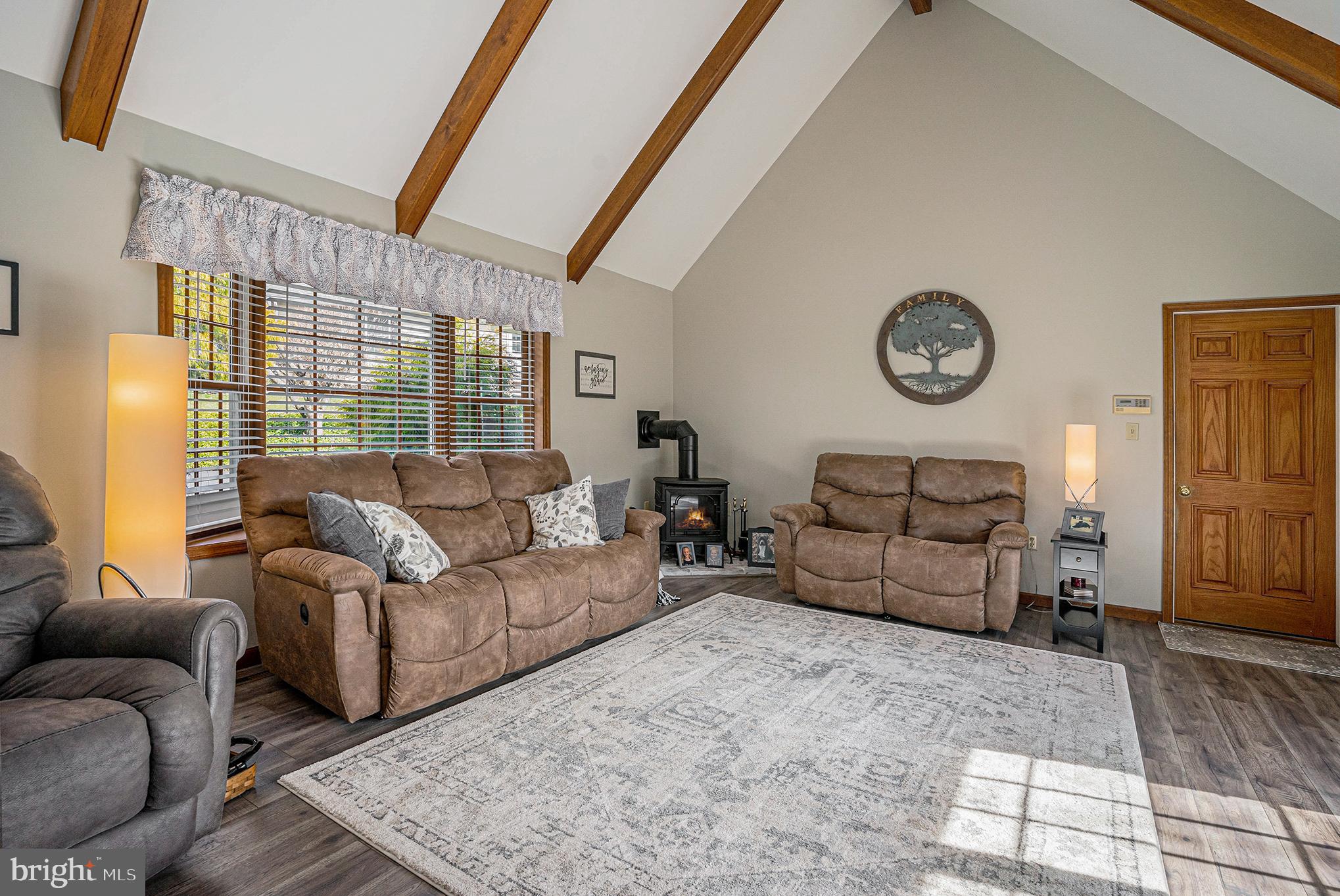 1216 RIVERVIEW DRIVE