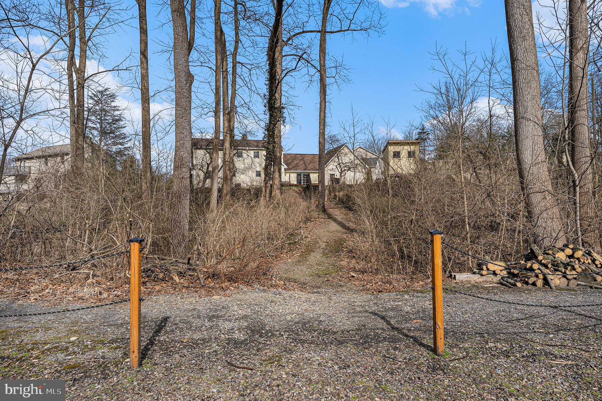 1216 RIVERVIEW DRIVE