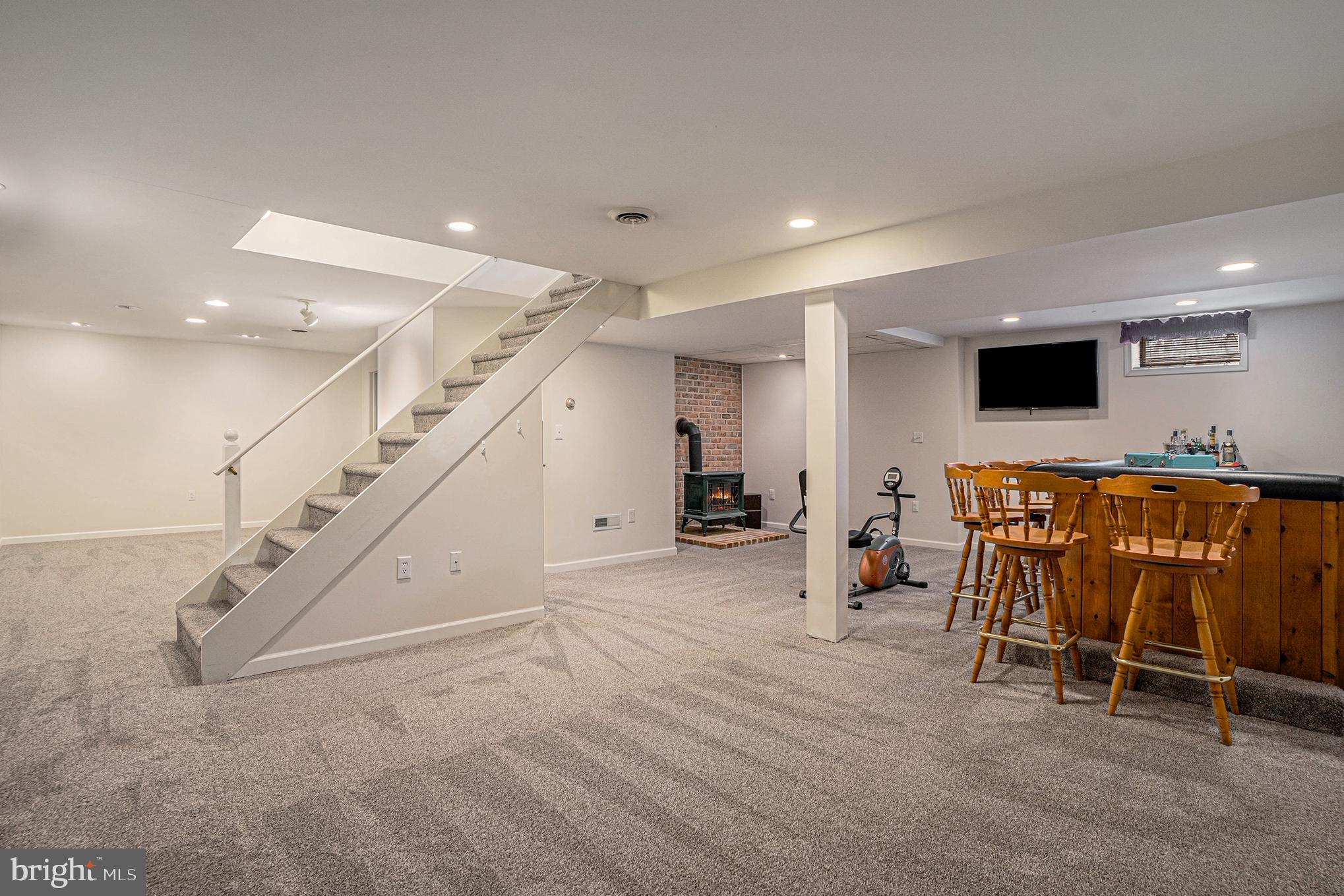 1216 RIVERVIEW DRIVE