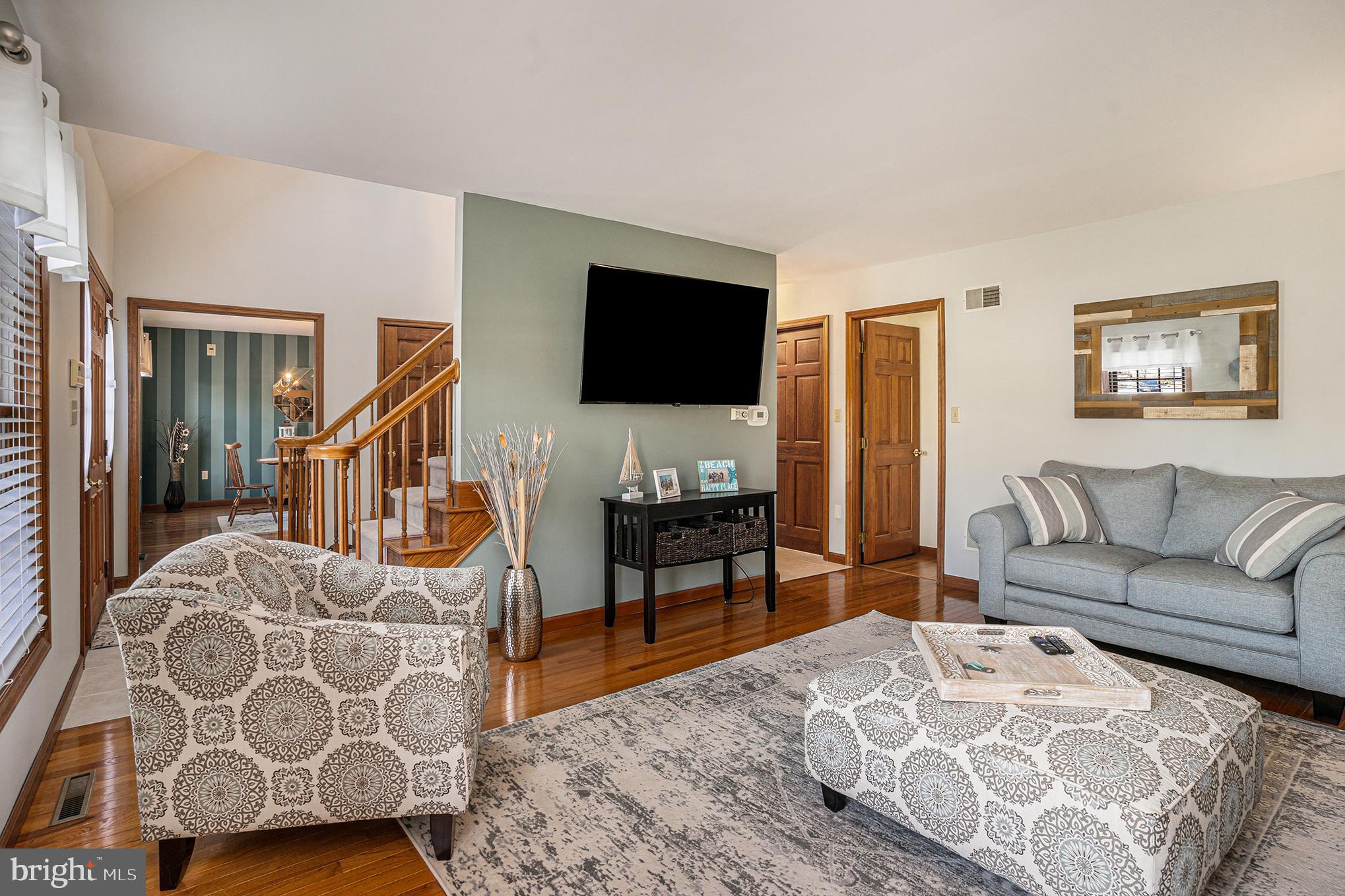 1216 RIVERVIEW DRIVE