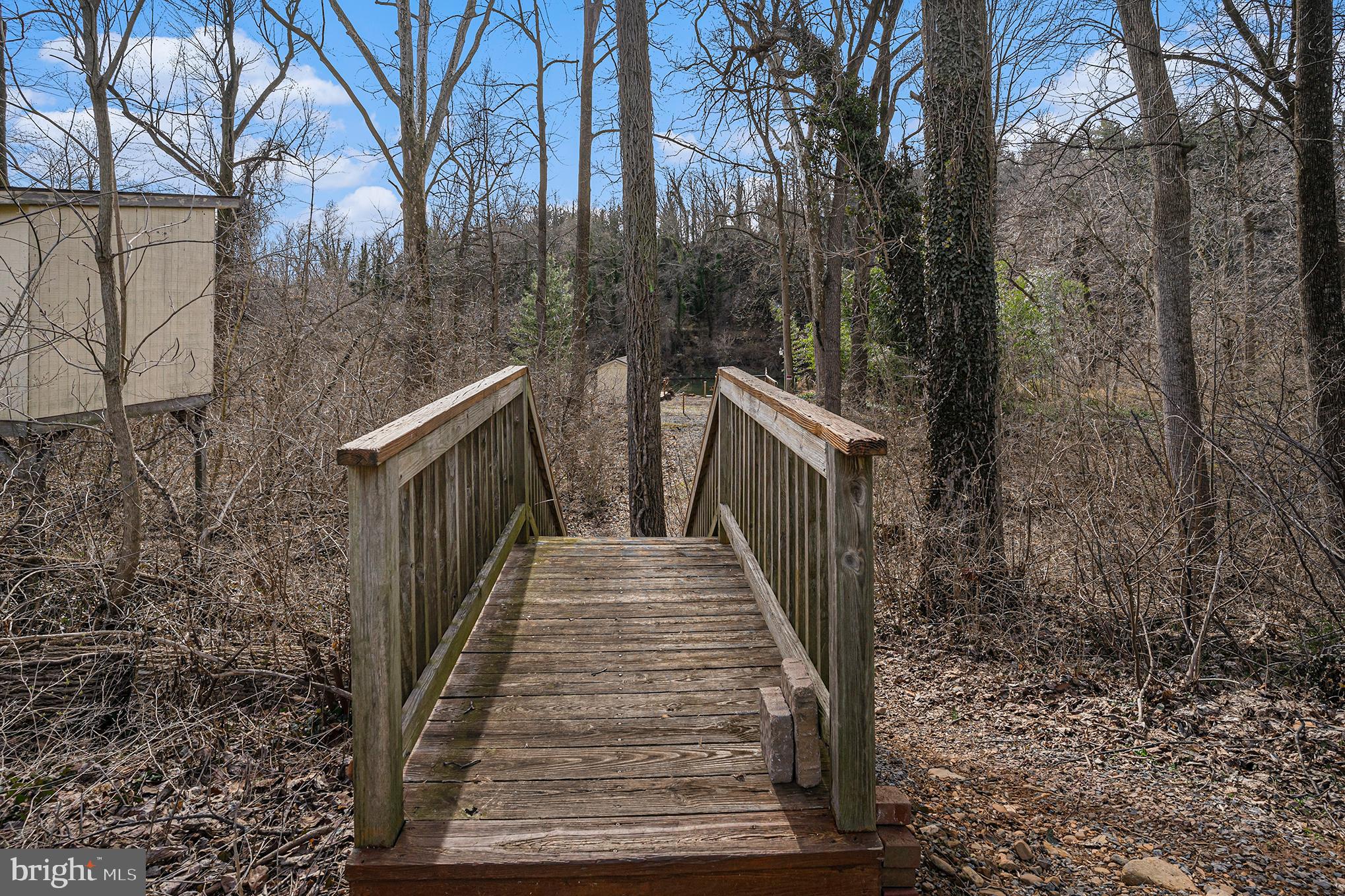 1216 RIVERVIEW DRIVE