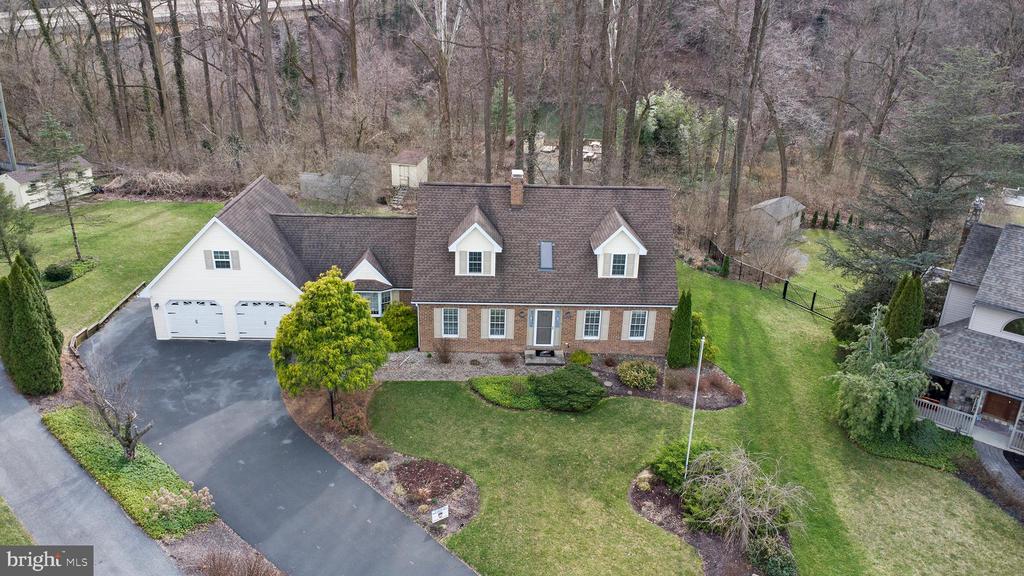 1216 RIVERVIEW DRIVE