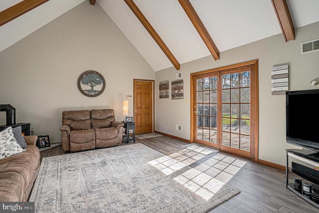 1216 RIVERVIEW DRIVE