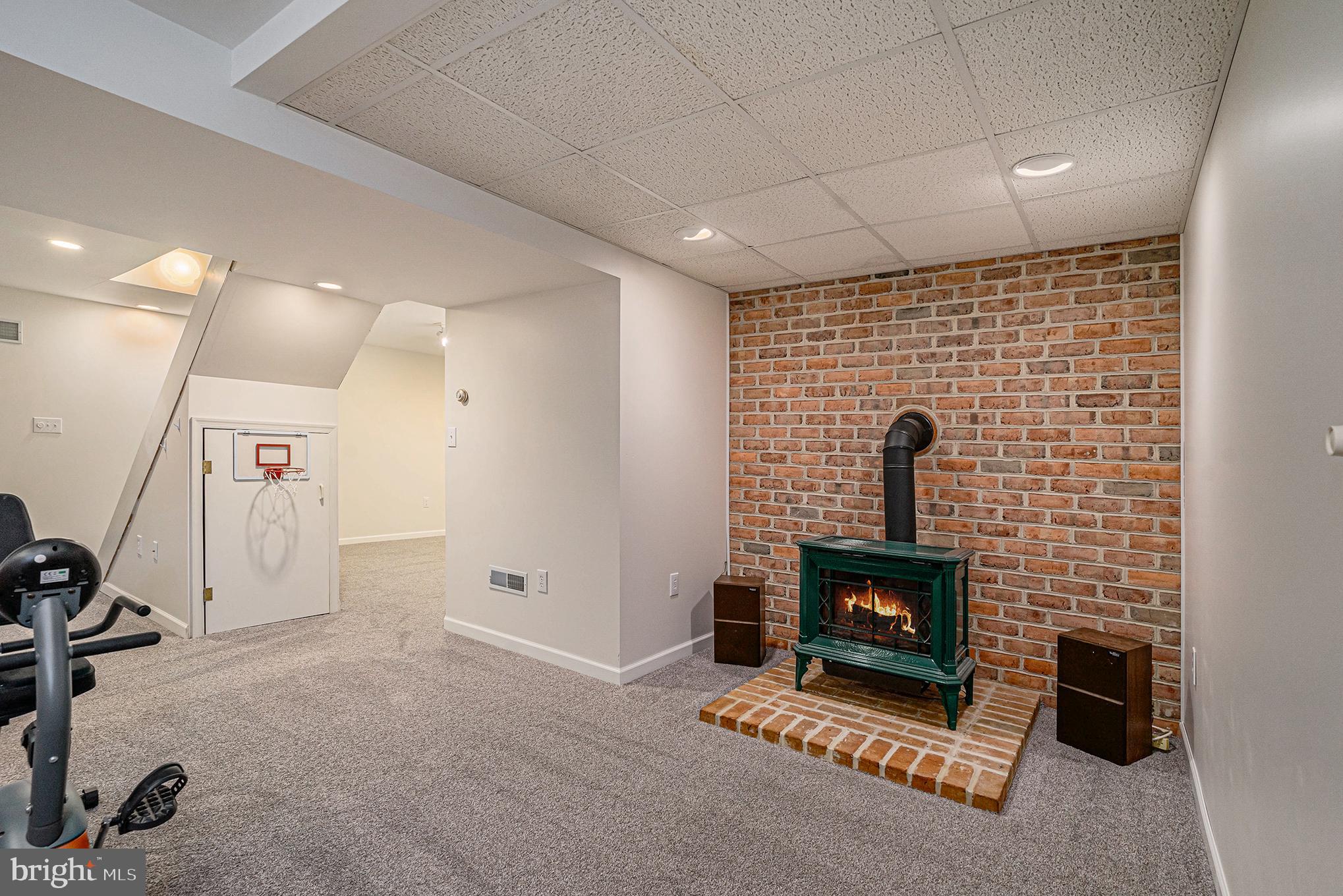 1216 RIVERVIEW DRIVE