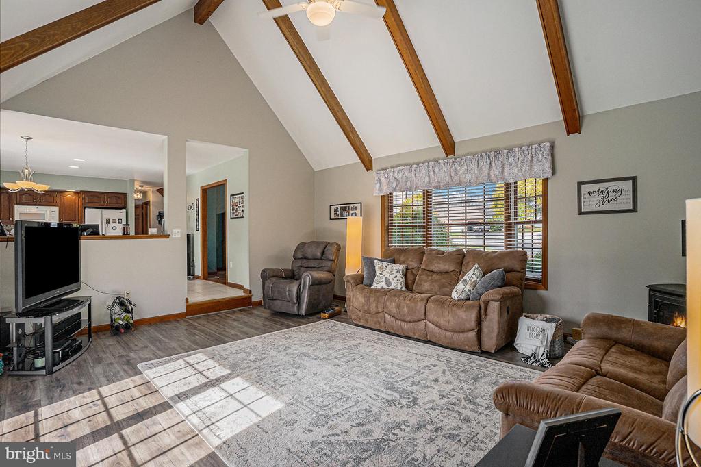 1216 RIVERVIEW DRIVE