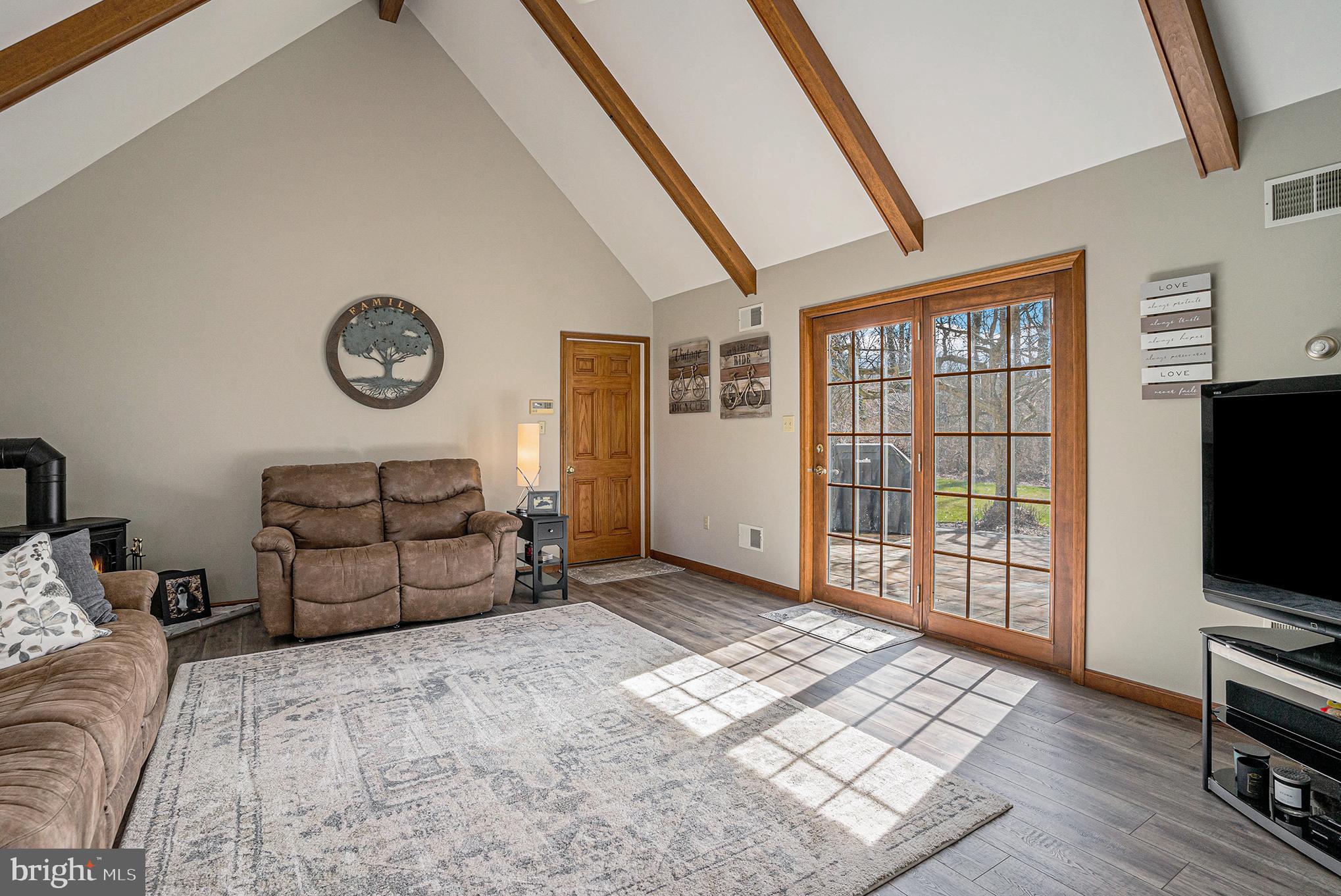 1216 RIVERVIEW DRIVE