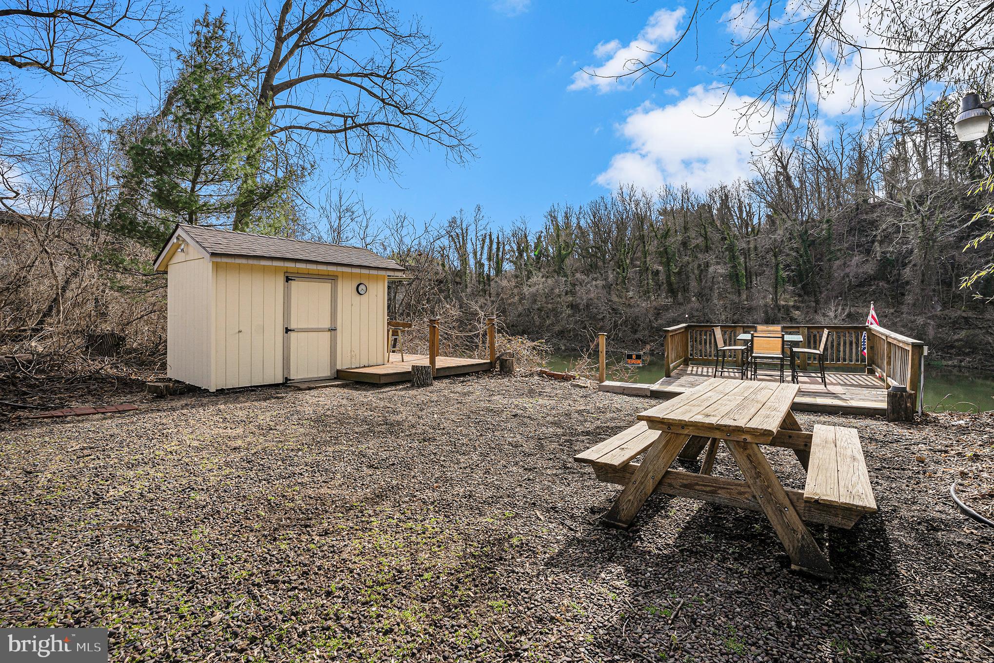 1216 RIVERVIEW DRIVE