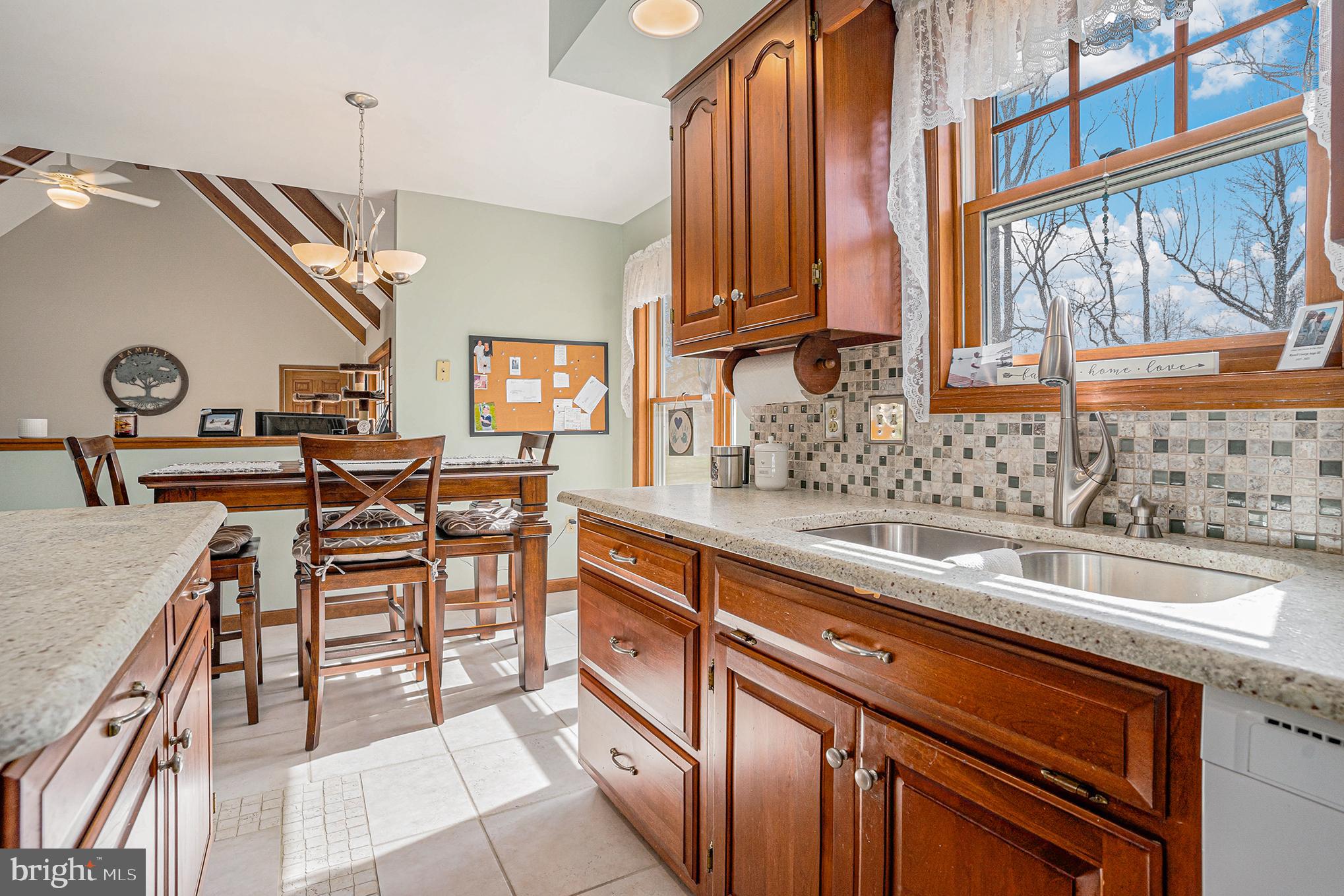 1216 RIVERVIEW DRIVE