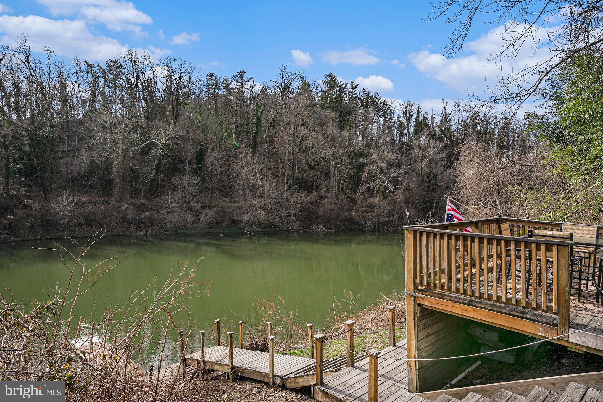 1216 RIVERVIEW DRIVE