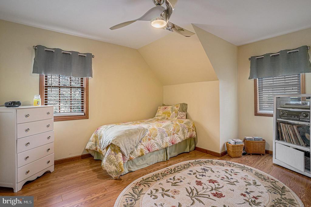 1216 RIVERVIEW DRIVE