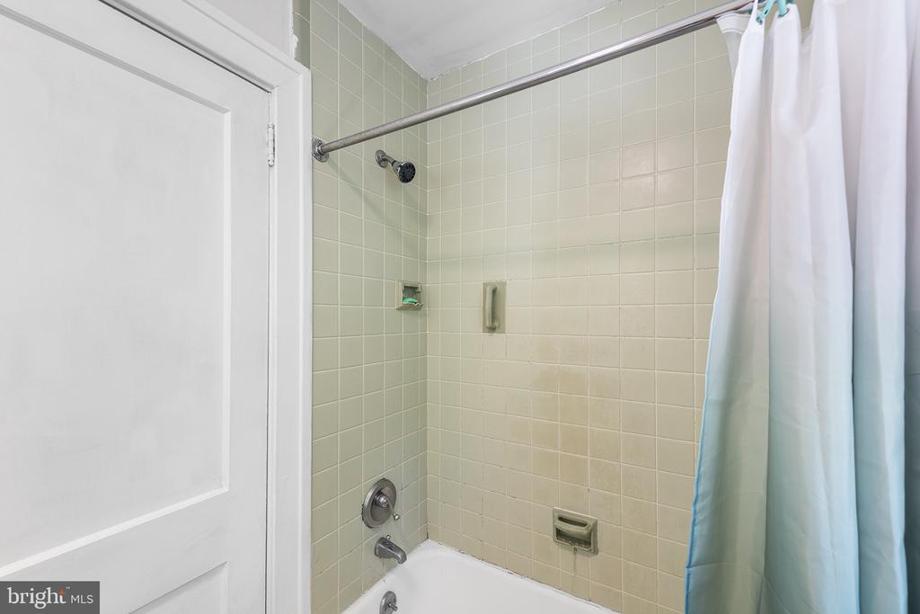 383 W PHILADELPHIA AVENUE