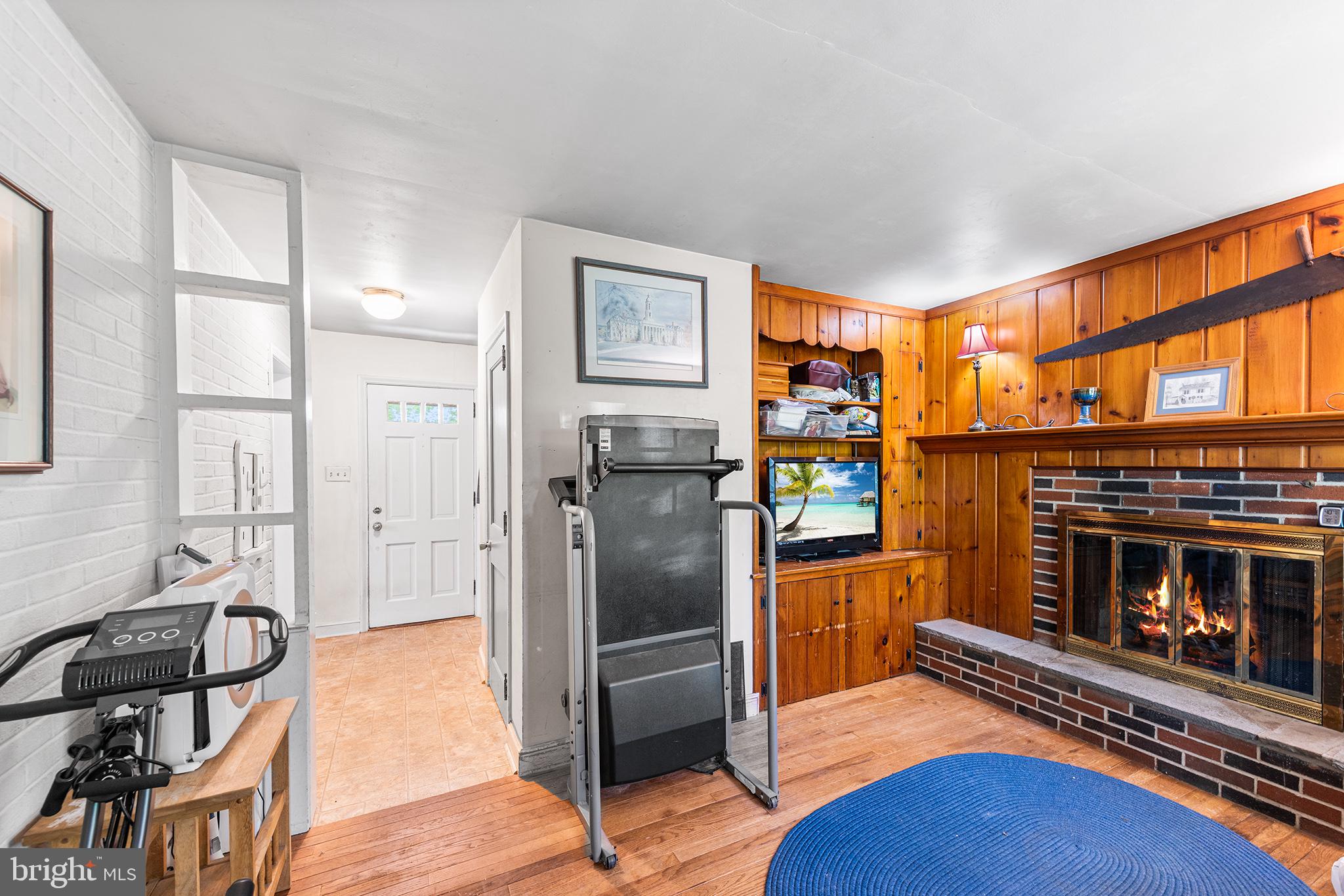 383 W PHILADELPHIA AVENUE