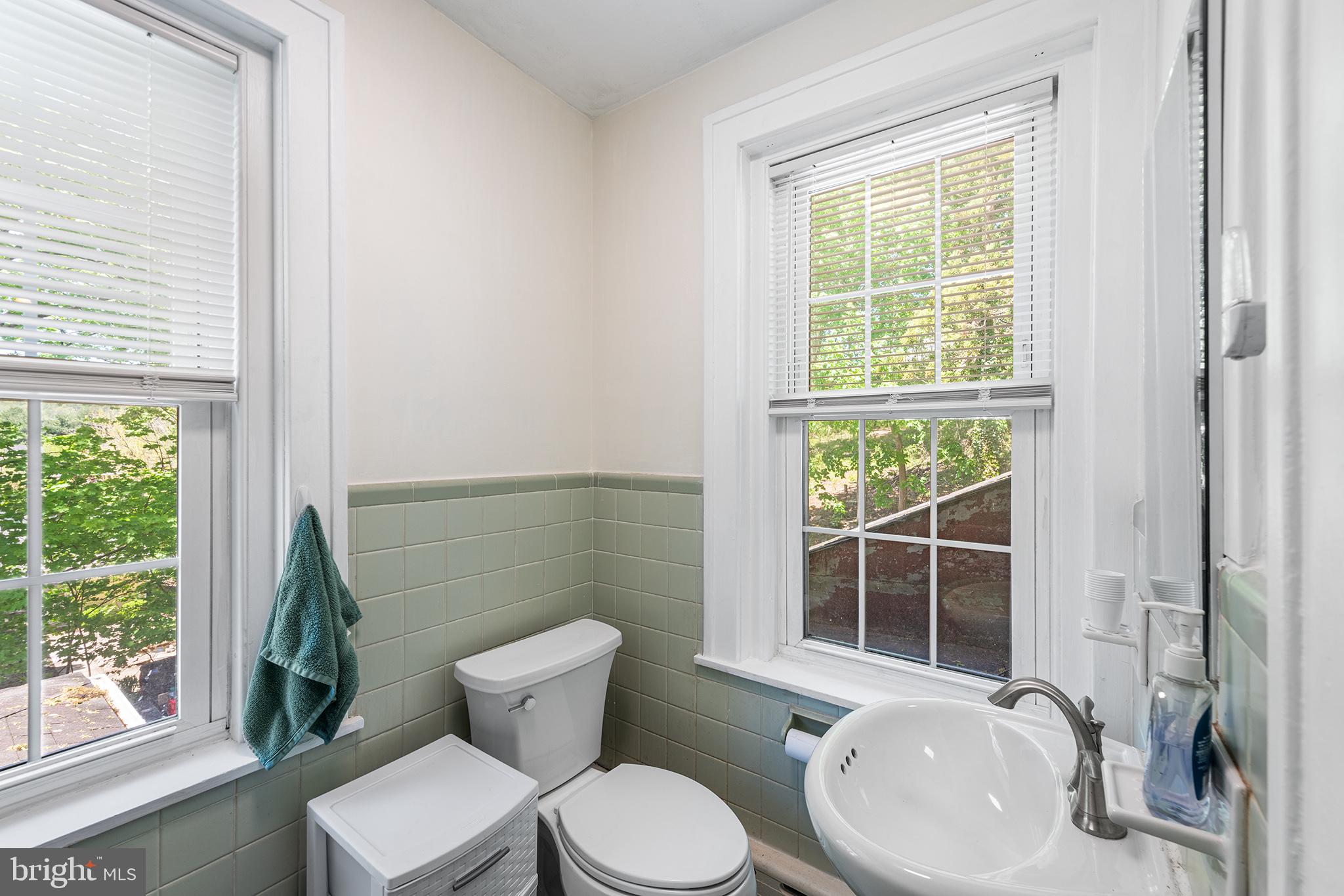 383 W PHILADELPHIA AVENUE