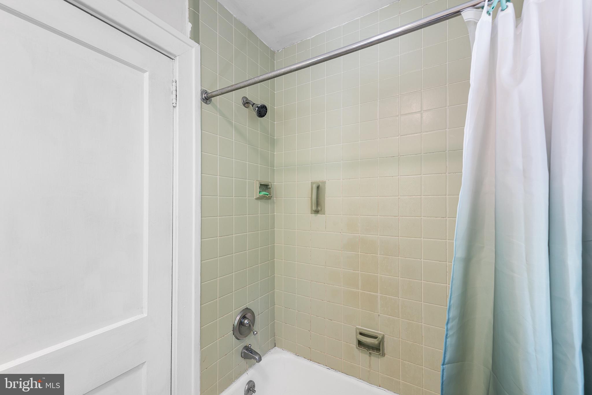 383 W PHILADELPHIA AVENUE