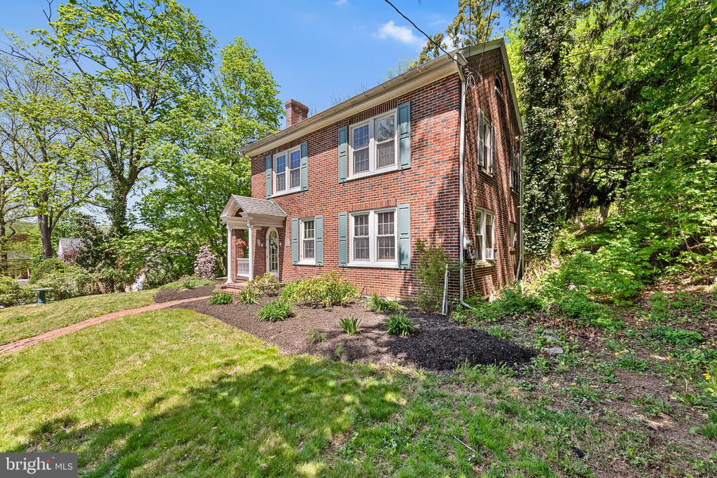 383 W PHILADELPHIA AVENUE