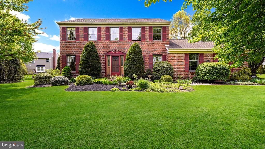 1592 BROOK LANE